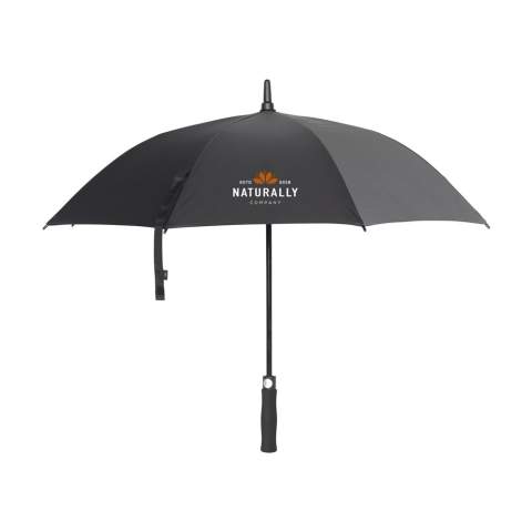 WoW! Parapluie avec toile en polyester pongé 190T RPET. Ce parapluie comporte deux sections discrètes et réfléchissantes qui se fondent dans le design du parapluie à la lumière du jour. Ces sections réfléchissantes s'illuminent lorsqu'elles captent la lumière pour rendre l'utilisateur visible dans des conditions sombres. Comprend une suspension télescopique automatique (ouverture automatique), une structure en fibre de verre, une poignée en métal, une poignée souple en EVA et une fermeture Velcro. Certifié-RCS. Matière recyclée totale : 17%.