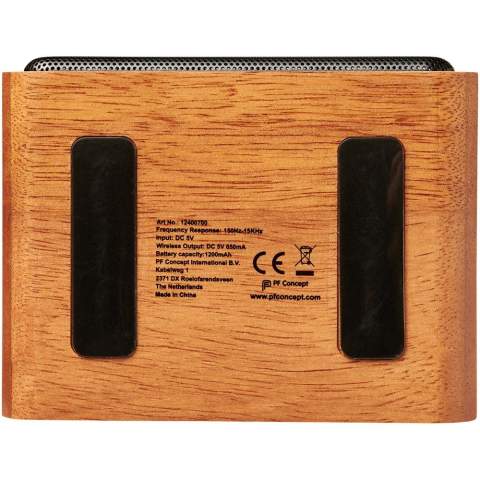 De houten Bluetooth® speaker is perfect voor op kantoor of thuis. De output van 3 Watt van de speaker produceert een helder geluid. Bovendien is het bovenste deel van de speaker een draadloos oplaadstation. Hij is geschikt voor het opladen van elk draadloos oplaadbaar apparaat. De ingebouwde 1200 mAh batterij zorgt ervoor dat muziek gedurende meer dan 6 uur kan worden afgespeeld. Ingebouwde muziekbediening en microfoon voor handsfree bellen. Bereik van Bluetooth® is 10 meter (33ft). Bluetooth®-versie 4.2. Gemaakt van hout. Daarom kan de uitstraling van elk artikel iets verschillen. Wordt geleverd in een Avenue geschenkverpakking.