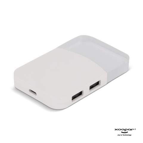 Xoopar charging hub with switchable 3-in-1 adapter. Easy attachment of Apple, Micro-USB or USB Type-C devices. While charging or when fully charged, the acrylic plate lights up.