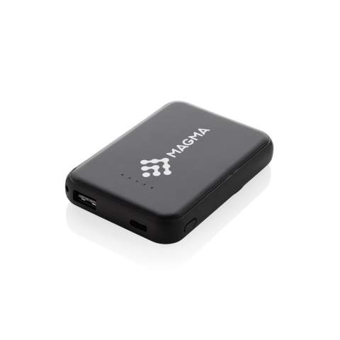 5.000 mAh Powerbank im Taschenformat mit magnetischem, kabellosem 5W-Ladegerät, dessen Gehäuse aus RCS-zertifiziert recyceltem ABS-Kunststoff hergestellt ist. RCS (Recycled Claim Standard) ist ein Standard zur Überprüfung des Recyclinganteils eines Produkts über die gesamte Lieferkette hinweg. Recycelter Gesamtanteil: 20%, bezogen auf das Gesamtgewicht des Produkts. Mit USB-A- und UCB-C-Ausgangsoption. Die Powerbank enthält einen langlebigen 5.000mAh-A-Grade Lithium-Polymer-Akku. Die Ladestandsanzeige zeigt den verbleibenden Energiestand an, so dass Sie immer wissen, wann Sie wieder aufladen müssen.; Type-C Input: 5V/2,4A; USB-C-/USB-A Output :5V/2A.4A. Artikel und Zubehör PVC-frei. Inklusive RCS-zertifiziert recyceltem TPE-Ladekabel. Verpackt in FSC®-Mix-Verpackung.<br /><br />WirelessCharging: true<br />PowerbankCapacity: 5000<br />PVC free: true