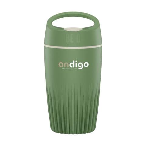Reusable coffee mug from the BE O Lifestyle brand. A cup made from vegetable fats and oils derived from waste collected from catering establishments in the Netherlands. 100% recyclable. Odour- and taste-neutral. This spill proof designer cup is lightweight, easy to carry and comfortable to use. Fits in almost any coffee holder. Ideal on the go. EU-certified. Dishwasher-safe up to 65°C. Washing by hand is recommended to preserve the imprint. Capacity 340 ml. Dutch design. Made in Europe.