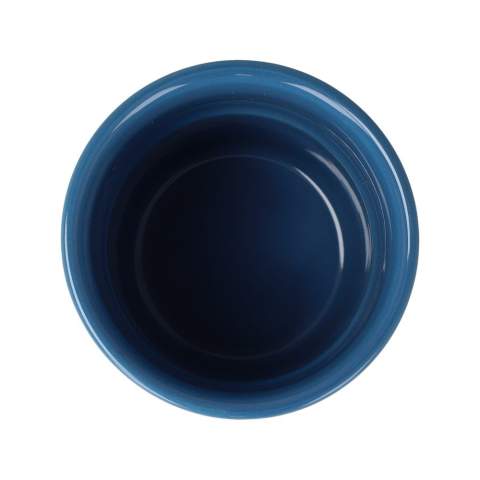 Deze mokkenset Fika oogt door het minimalistische design elegant en tijdloos. De set bestaat uit 2 mokken van elk 280ml, die gemaakt zijn van keramiek. De mokken hebben een prachtige afwerking met een matte buitenkant en glanzende binnenkant. Naast koffie of thee zijn de mokken ook zeer geschikt om water of melk uit te drinken. De mokken worden geleverd in een geschenkdoosje en kunnen per stuk worden voorzien van een gravering, wat ze nog meer aantrekkingskracht geeft.
