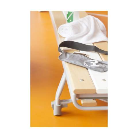 Sac banane en matériau élastique confortable et étanche. Parfait pour ranger vos affaires lors de vos activités sportives, vacances ou événements. Avec une fermeture à glissière étanche, une poche pour téléphone mobile avec une ouverture pour écouteurs, un compartiment séparé pour les clés, une ceinture réglable, tissée et serrée avec une fermeture à pression en plastique et des boucles de ceinture réfléchissantes. Circonférence jusqu'à 104 cm.