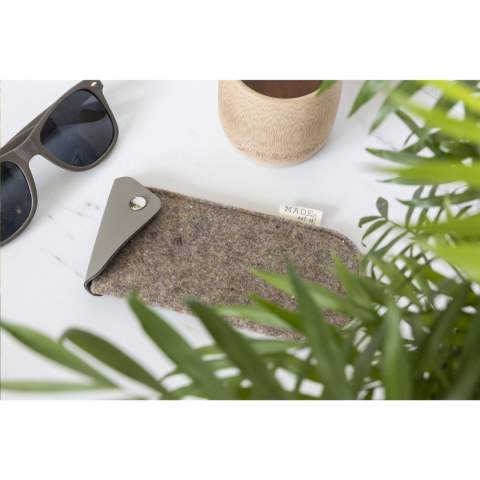 Sustainable sunglasses case made from recycled wool felt with apple leather flap. A product of the MADE out of brand. The wool felt is made from 50% recycled wool, 30% polyester and 20% wool. Apple pulp is used to make apple leather that looks and feels like real leather. This sunglasses case with press stud closure perfectly protects your sunglasses. This material carries the Global Recycled Standard quality mark. Handmade. Dutch design. Made in Holland.  The skilful reuse of materials gives them a new lease of life and, at the same time, complies with the principles of the circular economy. The ragging process reduces garments to recycled fibres, separated by colour and type. At the end of the production process, the tuft looks like freshly shorn wool. The material is produced in Italy.  Impact - 1 kilo of felt saves 541 litres of water 54.50 KG CO2 92 kWh  This is equivalent to filling a bathtub 4.5 times and charging your laptop 150 times.  Extra info regarding delivery time: 1 - 100 units: 2 weeks, 100 - 250 units: 3 weeks, 250 - 1,000 units: 4 weeks. More than 1,000 units, price and delivery time upon request.