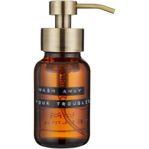 Gel douche de 200 ml parfum bambou présenté dans un flacon en verre avec pompe en laiton. Appliquez-en une petite quantité sur la peau et, avec un peu d'eau, ce gel douche se transforme en une agréable mousse.
