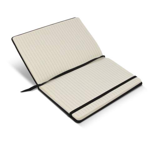 Maak kennis met ons A5 notitieboek met FSC-pagina's! Het is gemaakt van milieuvriendelijke R-PET/PU-materialen en is je duurzame metgezel voor het noteren van ideeën en notities. Maak een positieve impact met elke pagina die je vult.