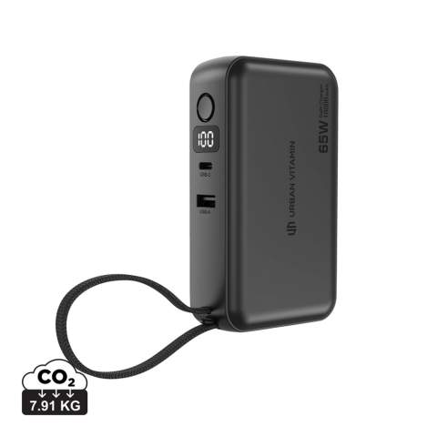 La charge hybride est arrivée avec le chargeur GAN ultime qui vous offre une charge hyper rapide de 65W.  Branchez-le sur une prise murale à la maison ou en voyage et chargez n'importe quel appareil, même un ordinateur portable, à une vitesse incroyable. Pendant que vous chargez vos appareils, le powerbank lui-même se charge. Retirez-le de la prise pour quitter la maison avec un 10.000 mah powerbank complètement chargé. GAN est une nouvelle technologie de charge qui permet une taille beaucoup plus petite pour les adaptateurs puissants, moins de chaleur donc plus sûr. Eureka est livré avec 1 port USB A, 1 port de type C et 1 câble de type C intégré. L'adaptateur USA, UE, UK permet de l'emporter partout où vous allez. Eureka est fabriqué en PC recyclé ignifugé certifié RCS (Recycled Claim Standard). Contenu recyclé total : 22 % sur la base du poids total de l'article. Les articles Urban Vitamin sont fabriqués sans PVC et emballés dans des emballages à teneur réduite en plastique.<br /><br />PowerbankCapacity: 10000<br />PVC free: true