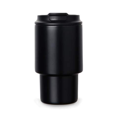 Cette tasse à emporter est le choix parfait pour ceux qui veulent à la fois du style et de la fonctionnalité lors de leurs déplacements. Sirotez votre boisson grâce au couvercle rabattable pratique ou retirez-le simplement pour l'utiliser comme une tasse ordinaire. L'ouverture large permet de le nettoyer facilement par la suite. Le mug garde votre boisson froide jusqu'à 12 heures ou chaude jusqu'à 4 heures. Ne passe pas au lave-vaisselle ou au micro-ondes, laver à la main uniquement. Certifié par RCS (Recycled Claim Standard), la certification RCS garantit que l'ensemble de la chaîne d'approvisionnement en matériaux recyclés est certifiée. Le contenu recyclé total est basé sur le poids total du produit. Ce produit contient 30 % d'acier inoxydable recyclé certifié RCS.<br /><br />HoursHot: 4<br />HoursCold: 12