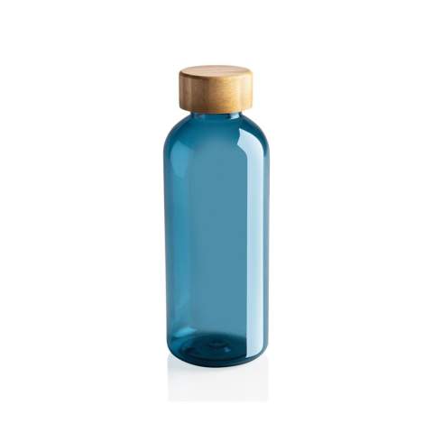 Deze RPET waterfles is enkelwandig geconstrueerd en heeft een stijlvol FSC®-gecertificeerd bamboe dop. De body van de fles is gemaakt van 100% RCS-gecertificeerd RPET. GRS-certificering zorgt voor een volledig gecertificeerde toeleveringsketen van de gerecyclede materialen. Alleen handwas. Dit product is alleen voor koude dranken. Totaal gerecycled materiaal: 75% op basis van het totale gewicht van het item. BPA-vrij. Capaciteit 660ml. Inclusief FSC®-gecertificeerde kraft verpakking.