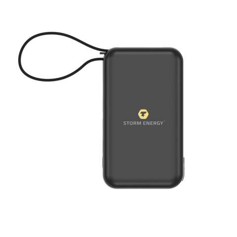 La charge hybride est arrivée avec le chargeur GAN ultime qui vous offre une charge hyper rapide de 65W.  Branchez-le sur une prise murale à la maison ou en voyage et chargez n'importe quel appareil, même un ordinateur portable, à une vitesse incroyable. Pendant que vous chargez vos appareils, le powerbank lui-même se charge. Retirez-le de la prise pour quitter la maison avec un 10.000 mah powerbank complètement chargé. GAN est une nouvelle technologie de charge qui permet une taille beaucoup plus petite pour les adaptateurs puissants, moins de chaleur donc plus sûr. Eureka est livré avec 1 port USB A, 1 port de type C et 1 câble de type C intégré. L'adaptateur USA, UE, UK permet de l'emporter partout où vous allez. Eureka est fabriqué en PC recyclé ignifugé certifié RCS (Recycled Claim Standard). Contenu recyclé total : 22 % sur la base du poids total de l'article. Les articles Urban Vitamin sont fabriqués sans PVC et emballés dans des emballages à teneur réduite en plastique.<br /><br />PowerbankCapacity: 10000<br />PVC free: true