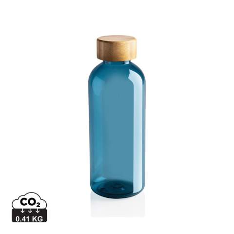 Deze RPET waterfles is enkelwandig geconstrueerd en heeft een stijlvol FSC®-gecertificeerd bamboe dop. De body van de fles is gemaakt van 100% RCS-gecertificeerd RPET. GRS-certificering zorgt voor een volledig gecertificeerde toeleveringsketen van de gerecyclede materialen. Alleen handwas. Dit product is alleen voor koude dranken. Totaal gerecycled materiaal: 75% op basis van het totale gewicht van het item. BPA-vrij. Capaciteit 660ml. Inclusief FSC®-gecertificeerde kraft verpakking.