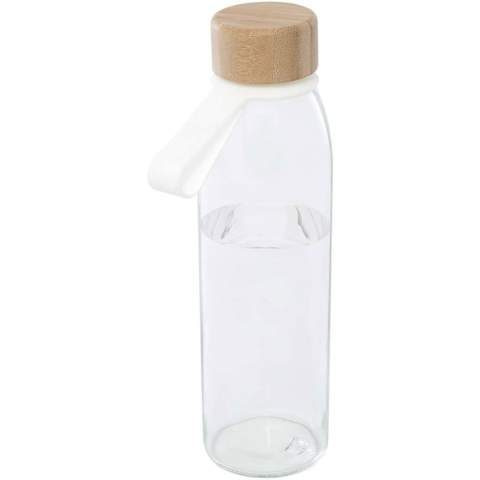 Enkelwandige glazen waterfles met een schroefdeksel van bamboe, afkomstig van duurzamere en sociaal verantwoorde bronnen. Hij wordt geleverd met een comfortabele siliconen riem om hem gemakkelijk te dragen. Gepresenteerd in een gerecyclede kartonnen geschenkverpakking. Inhoud: 500 ml.