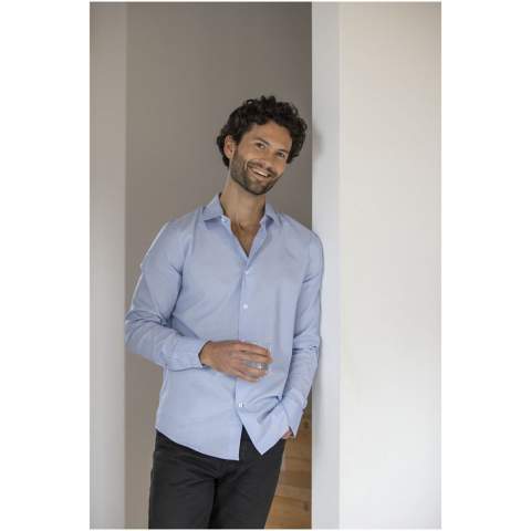 The Cuprite long sleeve men's GOTS organic shirt – a sustainable and stylish choice. Made from GOTS certified organic cotton poplin, this shirt combines ethical manufacturing with exceptional comfort. It features a semi-spread collar that offers a more relaxed and versatile look. The contrast-coloured stitching on the sleeve placket and bottom buttonhole placket adds a subtle pop of style. With GOTS certification guaranteeing a 100% certified supply chain, this garment truly represents an environmentally conscious choice.