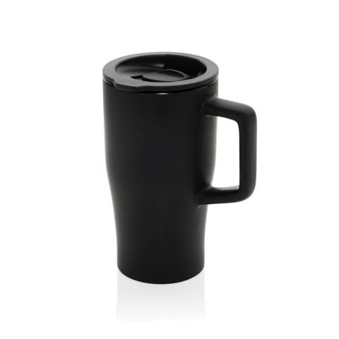 Mug 490ml populaire et désormais fabriqué en céramique pour une utilisation durable. Le mug a une grande capacité et une poignée pour une prise en main facile. Il passe au lave-vaisselle conformément à la norme EN12875-1 (au moins 125 cycles de lavage) pour toutes les méthodes de décoration. Emballé dans une boîte cadeau.