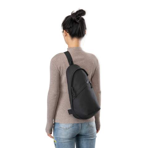 Ein modernes und nachhaltiges Update einer klassischen Schultertasche aus recyceltem Material und einem Gurtband aus Plastikflaschen. Vordertasche mit Reißverschluss zur Aufbewahrung von Accessoires. Zwei Reißverschlussöffnungen zum großen Hauptfach. Verstellbarer, beidhändig tragbarer Schulterriemen für individuellen Tragekomfort. Auf beiden Seiten des Atlantiks erhältlich. Dieser Artikel wird auch von Gemline für Kunden in den USA und Kanada angeboten.<br /><br />PVC free: true