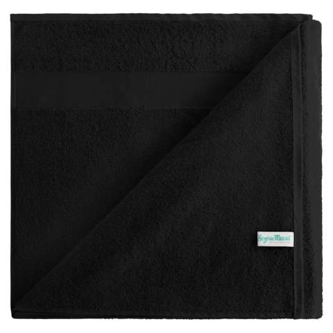 Treat yourself to this high-quality beach towel made of 520 gr/m². It has a size of 180x100 cm and is made of ring-spun cotton. This luxury beach towel is finished with one 6 cm high band.