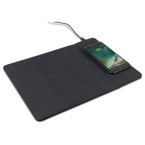 Dieses stoffüberzogende Mousepad besitzt eine integrierte kabelloses Ladestation und eine großen Druckbereich. Das Industriedesign verleiht dem Mousepad einen angesagten Look. Einzeln verpackt in einer Geschenkbox.