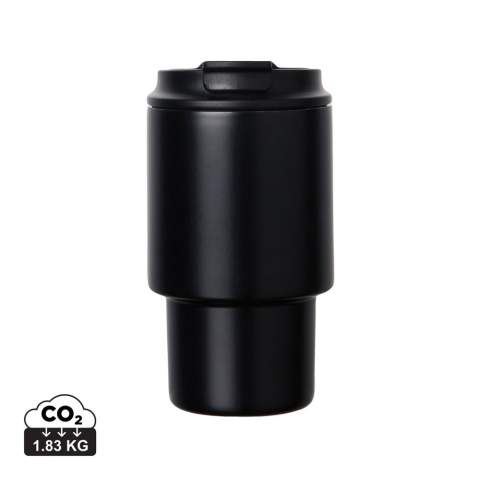 Cette tasse à emporter est le choix parfait pour ceux qui veulent à la fois du style et de la fonctionnalité lors de leurs déplacements. Sirotez votre boisson grâce au couvercle rabattable pratique ou retirez-le simplement pour l'utiliser comme une tasse ordinaire. L'ouverture large permet de le nettoyer facilement par la suite. Le mug garde votre boisson froide jusqu'à 12 heures ou chaude jusqu'à 4 heures. Ne passe pas au lave-vaisselle ou au micro-ondes, laver à la main uniquement. Certifié par RCS (Recycled Claim Standard), la certification RCS garantit que l'ensemble de la chaîne d'approvisionnement en matériaux recyclés est certifiée. Le contenu recyclé total est basé sur le poids total du produit. Ce produit contient 30 % d'acier inoxydable recyclé certifié RCS.<br /><br />HoursHot: 4<br />HoursCold: 12