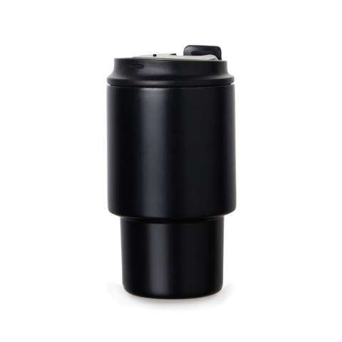 Cette tasse à emporter est le choix parfait pour ceux qui veulent à la fois du style et de la fonctionnalité lors de leurs déplacements. Sirotez votre boisson grâce au couvercle rabattable pratique ou retirez-le simplement pour l'utiliser comme une tasse ordinaire. L'ouverture large permet de le nettoyer facilement par la suite. Le mug garde votre boisson froide jusqu'à 12 heures ou chaude jusqu'à 4 heures. Ne passe pas au lave-vaisselle ou au micro-ondes, laver à la main uniquement. Certifié par RCS (Recycled Claim Standard), la certification RCS garantit que l'ensemble de la chaîne d'approvisionnement en matériaux recyclés est certifiée. Le contenu recyclé total est basé sur le poids total du produit. Ce produit contient 30 % d'acier inoxydable recyclé certifié RCS.<br /><br />HoursHot: 4<br />HoursCold: 12
