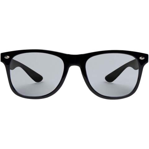 Die GazeGuard Anti-Blaulicht-Brille wurde entwickelt, um die Menge an blauem Licht, die das Auge erreicht, zu reduzieren und so die Arbeit am Computer/Tisch/Telefon zu erleichtern, ohne die Augen zu überanstrengen. Der Rahmen und die Bügel bestehen aus 100 % recyceltem Kunststoff und die Gläser aus Acrylglas. Eine Bedienungsanleitung wird mitgeliefert.