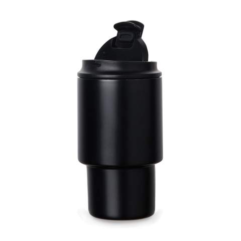 Cette tasse à emporter est le choix parfait pour ceux qui veulent à la fois du style et de la fonctionnalité lors de leurs déplacements. Sirotez votre boisson grâce au couvercle rabattable pratique ou retirez-le simplement pour l'utiliser comme une tasse ordinaire. L'ouverture large permet de le nettoyer facilement par la suite. Le mug garde votre boisson froide jusqu'à 12 heures ou chaude jusqu'à 4 heures. Ne passe pas au lave-vaisselle ou au micro-ondes, laver à la main uniquement. Certifié par RCS (Recycled Claim Standard), la certification RCS garantit que l'ensemble de la chaîne d'approvisionnement en matériaux recyclés est certifiée. Le contenu recyclé total est basé sur le poids total du produit. Ce produit contient 30 % d'acier inoxydable recyclé certifié RCS.<br /><br />HoursHot: 4<br />HoursCold: 12