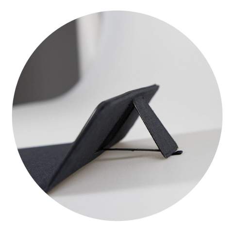 Dieses stoffüberzogende Mousepad besitzt eine integrierte kabelloses Ladestation und eine großen Druckbereich. Das Industriedesign verleiht dem Mousepad einen angesagten Look. Einzeln verpackt in einer Geschenkbox.