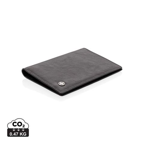 Etui en PU simili cuir pour votre passeport, carte d’embarquement, vos cartes (3 emplacements pour 6 cartes). Taille parfaite pour le ranger dans votre poche ou votre sac.