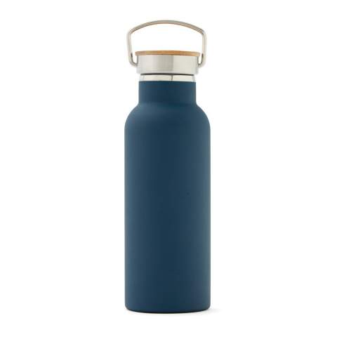 Miles Thermosflasche hat eine smarte Vakuumisolierung, die Wasser für bis zu 18 Stunden kalt und warme Getränke für bis zu 6 Stunden warm hält. Die Vakuumisolierung sorgt dafür, dass sich kein Kondenswasser bildet und so Ihre Tasche nicht nass wird. Die Flasche ist hergestellt aus 18/8 rostfreiem Stahl, was bedeutet, dass sie weder Geschmack noch Geruch des vorhergehenden Inhalts annimmt. Die Thermosflasche ist frei von giftigen Stoffen und kann ein Leben lang angewandt werden. Inhalt: 500ml. Nur Handwäsche.<br /><br />HoursHot: 6<br />HoursCold: 15