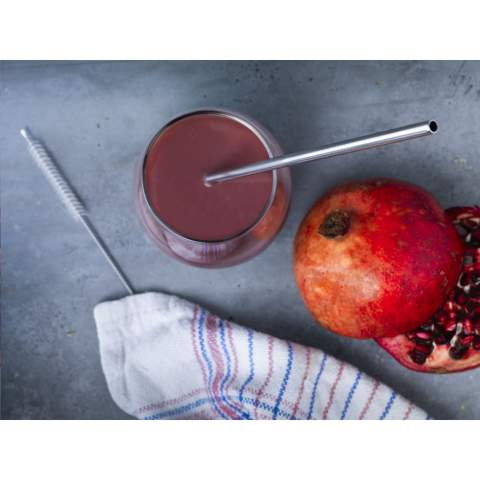A reusable, stainless steel straw. A good alternative to plastic straws. Includes stainless steel nylon cleaning brush. Perfect for cold drinks such as smoothies or cocktails. It also adds a visually pleasing touch to any drink. Supplied per set with a canvas pouch.
