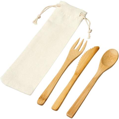 Ensemble de couverts en bambou composé d'une fourchette, d'un couteau et d'une cuillère. Livré dans une pochette en coton.