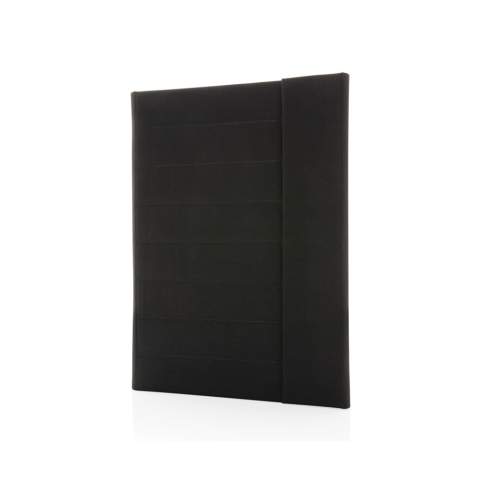 Houd al je werkbenodigdheden georganiseerd met deze prachtige A4 Aware™ RPET-portfolio met magnetische sluiting. Binnenin vind je 1 groot vak en, 2 extra vakjes en een pennenlus. Inclusief FSC gerecycled papier notitieblok. Het notitieblok bevat 20 vel crèmekleurig gelinieerd 70g/s gerecycled papier. Binnen en buiten 100% gerecycled polyester. Met AWARE™ tracer die het echte gebruik van gerecyclede materialen valideert. Elke portfolio heeft 3,2 0,5L PET-flessen hergebruikt. 2% van de opbrengst van elk verkocht Impact-product wordt gedoneerd aan Water.org. PVC-vrij.<br /><br />NotebookFormat: A4<br />NumberOfPages: 20<br />PaperRulingLayout: Gelinieerde pagina's
