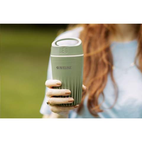 Reusable coffee mug from the BE O Lifestyle brand. A cup made from vegetable fats and oils derived from waste collected from catering establishments in the Netherlands. 100% recyclable. Odour- and taste-neutral. This spill proof designer cup is lightweight, easy to carry and comfortable to use. Fits in almost any coffee holder. Ideal on the go. EU-certified. Dishwasher-safe up to 65°C. Washing by hand is recommended to preserve the imprint. Capacity 340 ml. Dutch design. Made in Europe.