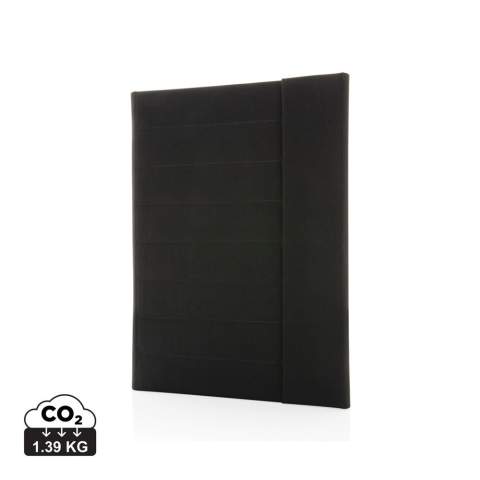 Houd al je werkbenodigdheden georganiseerd met deze prachtige A4 Aware™ RPET-portfolio met magnetische sluiting. Binnenin vind je 1 groot vak en, 2 extra vakjes en een pennenlus. Inclusief FSC gerecycled papier notitieblok. Het notitieblok bevat 20 vel crèmekleurig gelinieerd 70g/s gerecycled papier. Binnen en buiten 100% gerecycled polyester. Met AWARE™ tracer die het echte gebruik van gerecyclede materialen valideert. Elke portfolio heeft 3,2 0,5L PET-flessen hergebruikt. 2% van de opbrengst van elk verkocht Impact-product wordt gedoneerd aan Water.org. PVC-vrij.<br /><br />NotebookFormat: A4<br />NumberOfPages: 20<br />PaperRulingLayout: Gelinieerde pagina's