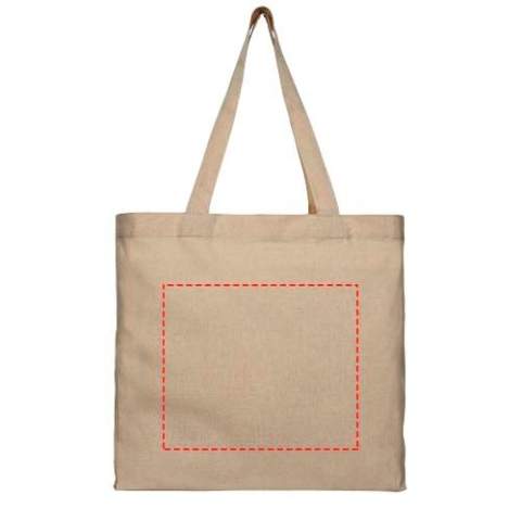 Tote made of 210 g/m² recycled cotton polyester blend. Recycled cotton is manufactured from pre-consumer waste generated by textile factories during the cutting process. Tote with gusset and large main compartment. Features two handles with a dropdown height of 31 cm. Resistance up to 10 kg weight. There may be minor variations in the colour of the actual product due to the nature of the production process