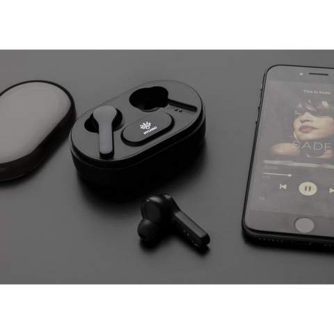 Die ultimative Freiheit beim Musik hören. Diese True-Wireless-Ohrhörer kommen in einer 300 mAh Wiress Charging Box die ihr Logo zum Leuchten bringt wenn sie geladen wird. Die Ohrhörer mit BT 5.0 spielen Ihre Musik bis zu 3h und sind innerhalb von 1.5h wieder voll aufgeladen. Inklusive PVC-freiem Mikro-USB Ladekapel für die Ladebox aus TPE. Mit Anrufannahmefunktion und inkl. 3 verschiedenen Größen Ear-Tips.<br /><br />HasBluetooth: True