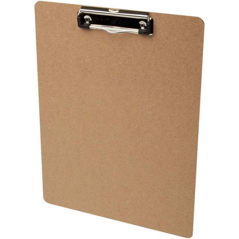 Handliches Klemmbrett aus MDF (mitteldichte Faserplatte). Die Klammer, die das Papier hält, besteht aus Eisen und PP Kunststoff. Größe 32 x 23 x 0,24 cm.