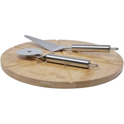 Planche à pizza en bambou avec 6 rainures pour découper et portionner, un coupe-pizza et une pelle à pizza.