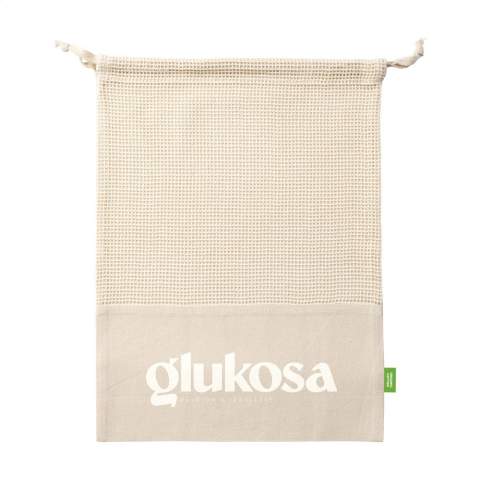 WoW! Sac pour fruits et légumes réutilisable, en coton 100% biologique (120 g/m²). Coton maillé sur le devant et coton non-maillé à l'arrière avec une fermeture à cordon. L'utilisation de ce sac permet de réduire le nombre de sacs plastiques à usage unique en circulation. Certifié GOTS. Capacité env. 1,5 litres.