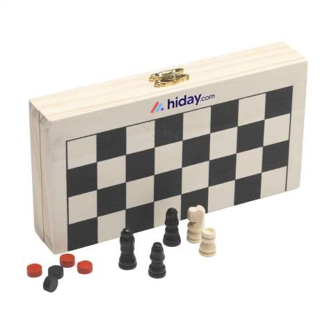 WoW! Spielschachtel mit 3 Spielen: Dame, Schach und Backgammon. Enthält Spielfiguren aus Holz und einen Würfel. Die Schachtel ist aus FSC 100% zertifiziertem Kiefernholz gefertigt. Mit Bildern der Brettspiele auf der Außen- und Innenseite. Inklusive Spielanleitung. Wird einzeln in einem Kraftkarton geliefert.