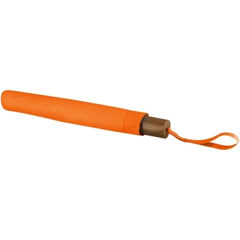 Facile à ranger, c'est en tout cas le cas du parapluie Oho 20". Le parapluie est pliable et est livré avec une pochette qui protège l'article lorsqu'il est rangé. Ce parapluie économique possède une armature en métal et une petite poignée légère qui tient dans toutes les mains. Grâce à sa taille lorsqu'il est plié, il se glisse parfaitement dans un sac (à main). Le parapluie Oho est fabriqué en polyester durable, convient à de multiples options d'impression et est disponible en plusieurs couleurs.