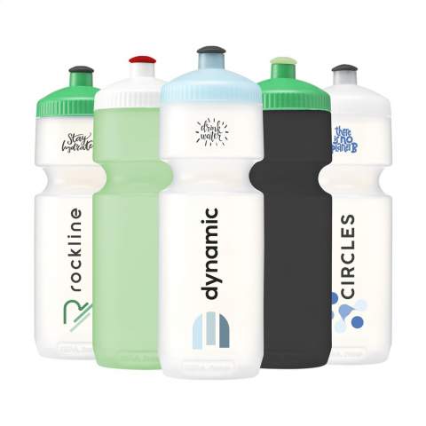 WoW! Cette bouteille de sport est fabriquée à partir de canne à sucre et disponible dans différentes combinaisons de couleurs de votre choix. Vous pouvez choisir parmi un certain nombre de couleurs standard pour la bouteille, le bouchon et la capsule de boisson. Composez vous-même la bouteille qui correspond à votre identité d'entreprise. La bouteille d'eau biologique n'a pas l'odeur ni le goût du plastique comme le font les bouteilles d'eau en plastique ordinaires, et bien sûr, elle est également sans BPA. Les matériaux utilisés répondent aux exigences de sécurité alimentaire et sont entièrement recyclables. Cette révolution des bouteilles d'eau n'est pas seulement idéale pour le sport dans le cadre d'un mode de vie sain, elle contribue également à un meilleur environnement. Fabriqué en Europe. Capacité 750 ml.  La bouteille bio est fabriquée dans le respect de l'environnement : aucune matière première rare n'est utilisée pour la production - uniquement de la canne à sucre renouvelable. La culture de la canne à sucre absorbe le CO2 et réduit les émissions de gaz à effet de serre.   Nous voulons encourager les gens à boire de l'eau du robinet comme alternative saine, bon marché et écologique à l'eau vendue dans des bouteilles en plastique jetables. Vous pouvez utiliser la bouteille bio non seulement pendant l'exercice, mais aussi en déplacement à la place des bouteilles jetables. En bref : une alternative durable et saine à une bouteille en plastique ordinaire !