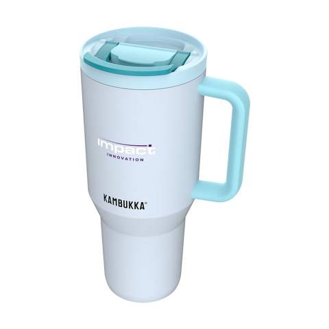 Großer, vakuumisolierter Becher der Marke Kambukka® aus 18/8-Edelstahl • Kunststoffdeckel mit Teleskopstrohhalm mit Deckel und verschließbarer Trinköffnung • hält kalte Getränke wie Wasser, Smoothies, Milchshakes und andere Getränke mehr als 24 Stunden lang gekühlt • hervorragende Qualität • BPA-frei • großzügiger Kunststoffgriff • für Links- und Rechtshänder geeignet • rutschfester Boden • passt in die meisten Becherhalter • 100% auslaufsicher (in geschlossener Position) • die Becher ist spühlmaschinenfest, um den Audruck zu erhalten, wird Waschen von Hand empfohlen • Verschluss und abnehmbare Teile sind nicht spülmaschinengeeignet • Fassungsvermögen 950 ml.     LAGERBESTANDSINFORMATION: Bis zu 1.000 Stück innerhalb von 10 Arbeitstagen verfügbar. Ausnahmen vorbehalten.