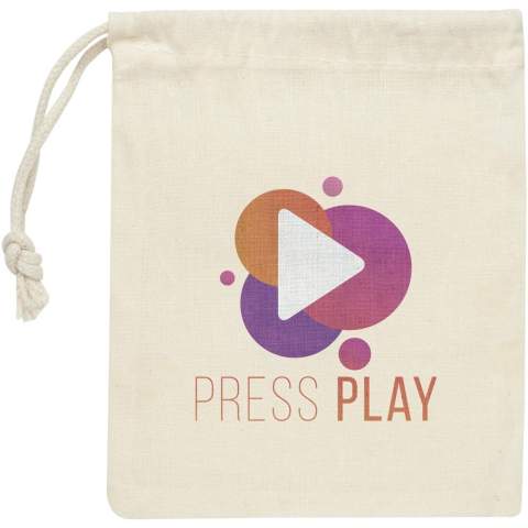 Le plaisir classique rencontre le charme naturel avec le jeu de morpion Whorl en bois, fabriqué en schima superba pour une finition lisse et durable. Conçues pour être pratiques, les pièces du jeu sont présentées dans une pochette à cordon en coton qui sert également de plateau de jeu, pour un ensemble compact et facile à transporter.