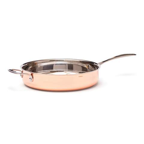 Exclusive tri-ply copper sauté pan with lid. The first layer is the copper exterior and the interior consists of a layer of aluminium and a layer of stainless steel, which make it easy to clean. The copper and aluminium layers conduct heat well, allowing the pan to heat up quickly and evenly. The base has been reinforced with a thicker stainless steel plate which allows for use on an induction hob. The pan has a stainless steel handle that stays cool during cooking. Suitable for all types of hobs.