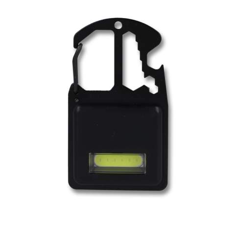 Klem deze handige, multifunctionele tool in zakformaat aan je tas of riemlus, of gebruik de magneet om hem aan elk stalen oppervlak te bevestigen voor handsfree gebruik van de lamp. Deze tool heeft vijf extra functies: flesopener, moersleutel, COB-lamp, sterpuntschroevendraaier en platte schroevendraaier.
