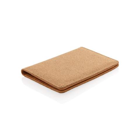 Etui fabriqué à base de liège naturel et sécurisé avec la protection anti-RFID. Le système anti-RFID permet d'éviter l'usurpation d'identité et le piratage électronique. 3 emplacements pour 6 cartes.