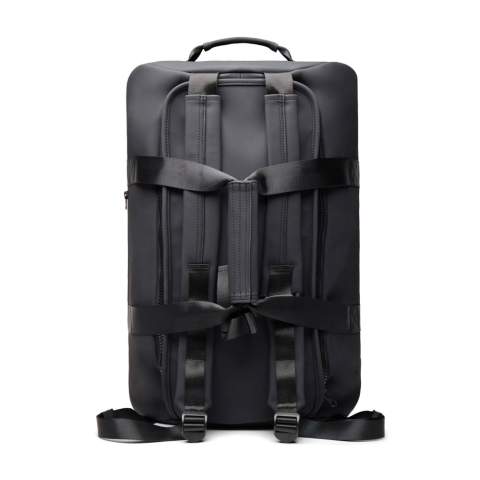 Unsere beliebte Wochenendtasche wurde mit einem neuen Design aktualisiert, das Stil und Funktionalität vereint und mehr Trageoptionen bietet. Tragen Sie sie als Rucksack, wenn Sie unterwegs sind, oder verwenden Sie die bequemen Griffe für einen klassischen Griff. Perfekt für Reisen und den täglichen Gebrauch. Das leicht zu öffnende Design bietet einen klaren Überblick und schnellen Zugriff auf Ihre Habseligkeiten. Die Tasche verfügt über zahlreiche Taschen für Ihre Wertsachen. Zertifiziert nach RCS (Recycled Claim Standard) garantiert die RCS-Zertifizierung, dass die gesamte Lieferkette der recycelten Materialien zertifiziert ist. Der Gesamtanteil an recyceltem Material basiert auf dem Gesamtgewicht des Produkts. Dieses Produkt enthält 23% RCS-zertifiziert recyceltes Polyester.
