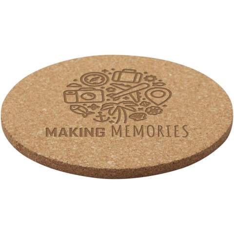 Ronde onderzetter van kurk afkomstig uit duurzamere en sociaal verantwoorde bronnen. Afmetingen: 10 x 0,5 cm.