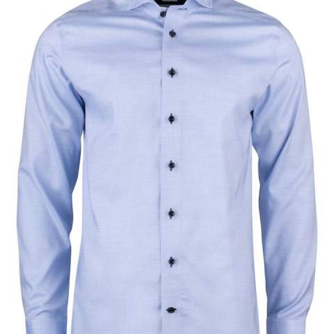 Sharp, colorful & playful is the definition of our PB145.<br />A two-tone pinhead oxford weave gives the shirt a luxurious structure, the extreme cut-away collar sets the edge, and the modern, colorful contrast details, play’s it off.<br />What you cannot see behind the scenes, is of course where the real magic happens. PB145 performs with comfortable STRETCH & NON IRON effect, like none other.<br />Purple Bow at it’s best.