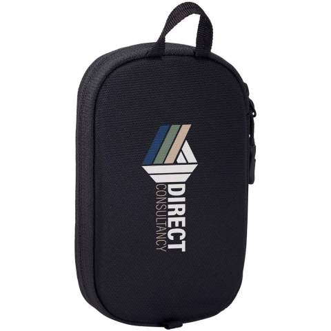 Der kleine Thule Subterra Powershuttle bietet durchdachten Stauraum für Ladegeräte, Kabel, Adapter, elektronische Kleingeräte, Stifte und andere Gegenstände. Dieser Organizer verfügt über eine Reihe von vielseitigen Fächern und elastischen Schlaufen sowie einen praktischen Schlüsselanhänger. Dank seiner schlankenn Form ist das Wesentliche auch unterwegs schnell zur Hand.